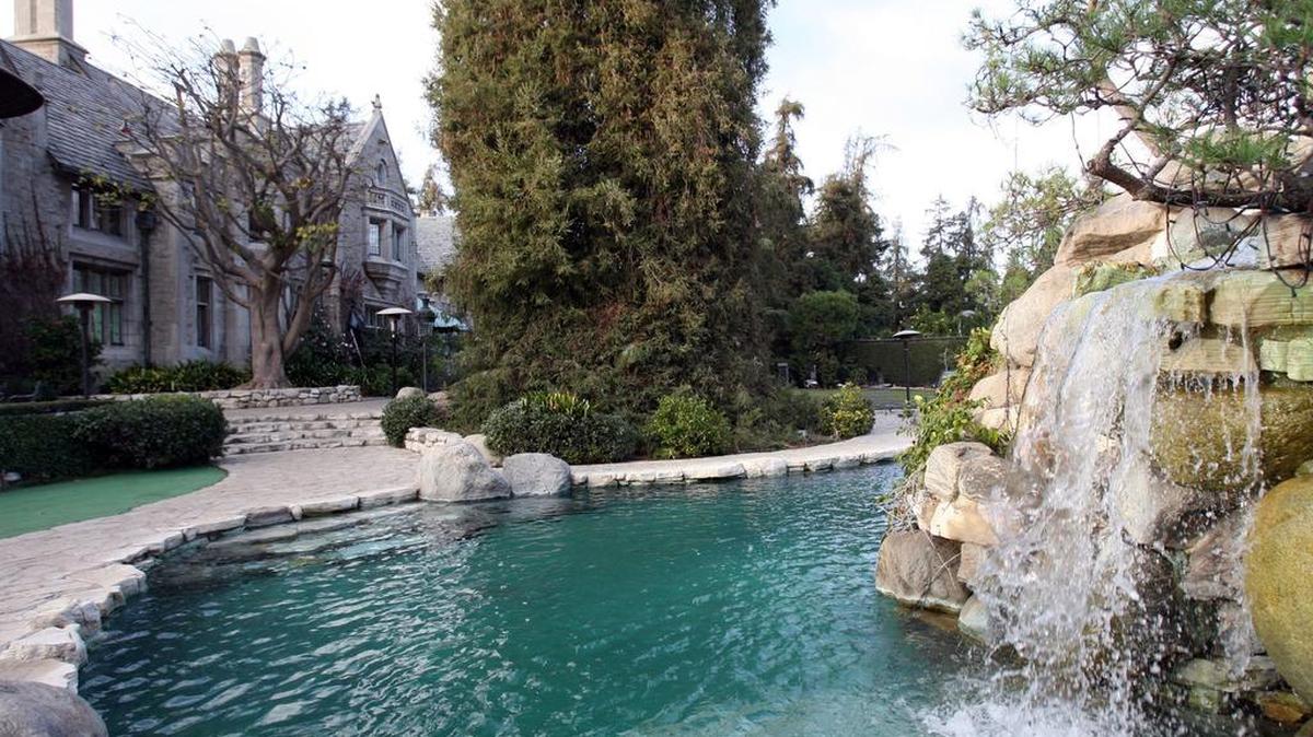 Una vista de la mansión Playboy en Beverly Hills.