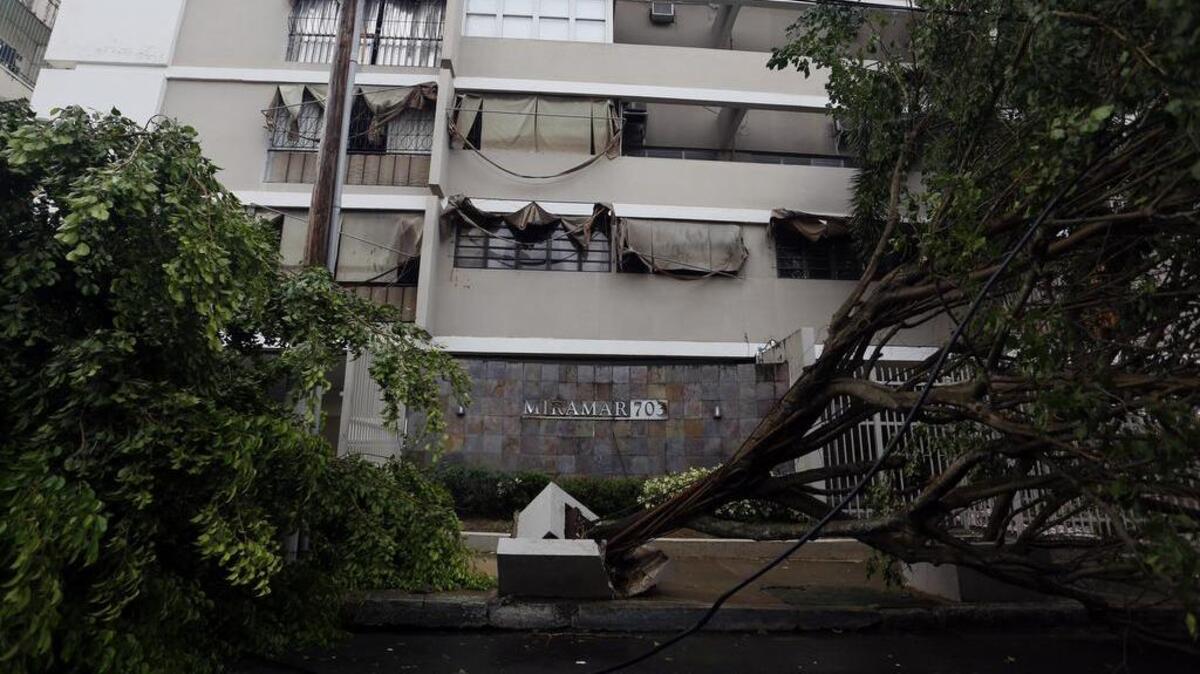 Vista de desperfectos en el barrio de Santurce tras el paso del huracán Irma, en San Juan de Puerto Rico, el 7 de septiembre de 2017.
