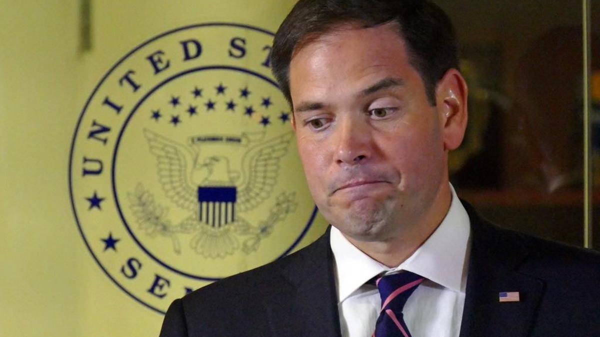 El senador Marco Rubio habla a la prensa en su oficina del Doral, el viernes 8 de julio del 2016, sobre la masacre en Dallas y las muertes de Philando Castile y Alton Sterling.