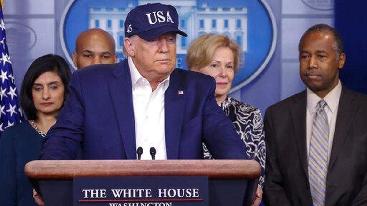 El presidente Donald Trump hace una pausa durante una conferencia de prensa en la Casa Blanca, el sábado 14 de marzo de 2020, en Washington.