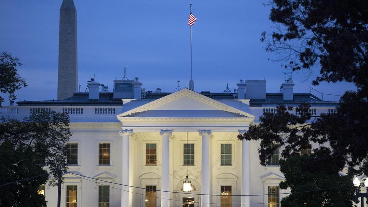 Vista de la Casa Blanca durante el atardecer de el martes 8 de noviembre de 2016, en Washington DC, EEUU.