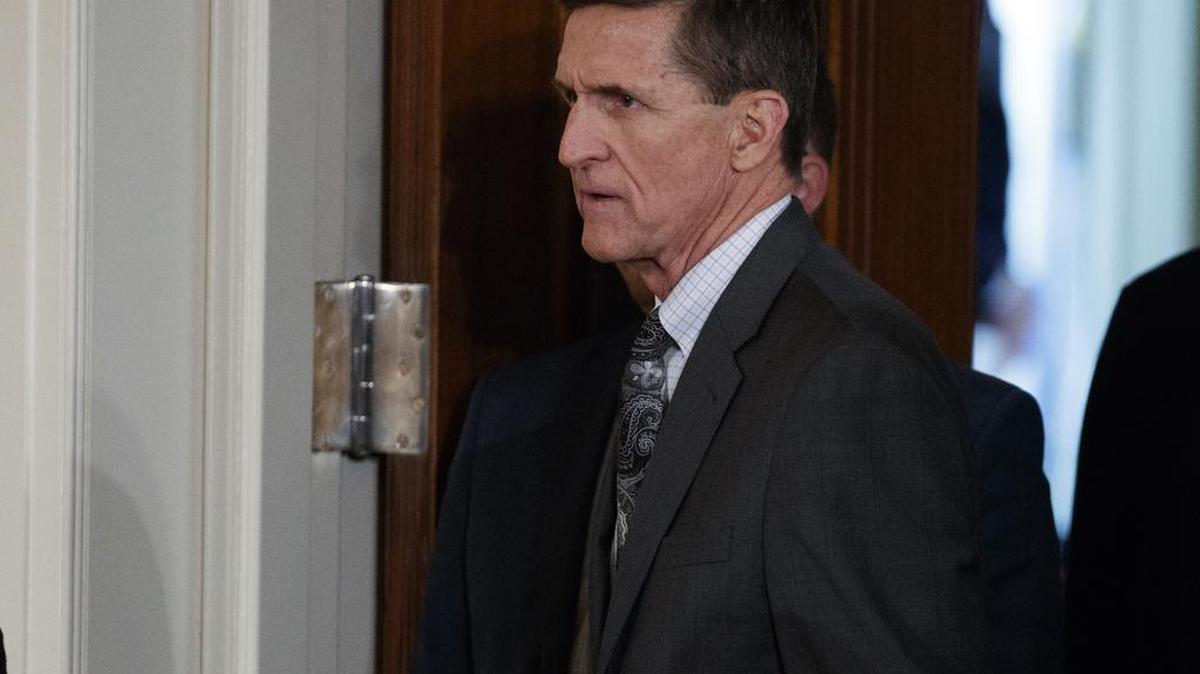 Michael Flynn llega a una conferencia de prensa en la Casa Blanca, en esta imagen del 13 de febrero de 2017.