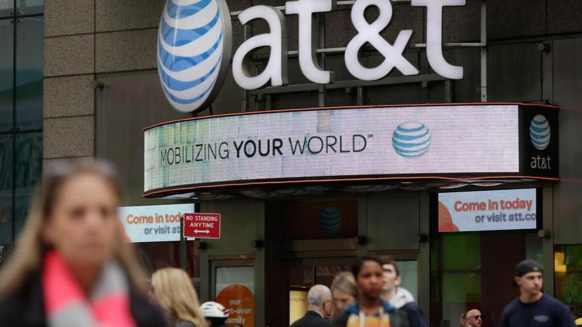 
La compañía de telecomunicaciones AT&T mantuvo una “extraordinaria” colaboración con la Agencia de Seguridad Nacional (NSA) para espiar el tráfico de internet, informó el sábado el diario The New York Times.
