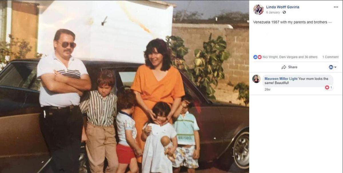 Fotografía publicada por Linda Wolff, hermana del agente fallecido Carlos Wolff, en la que se muestra a su familia en Venezuela en 1987.