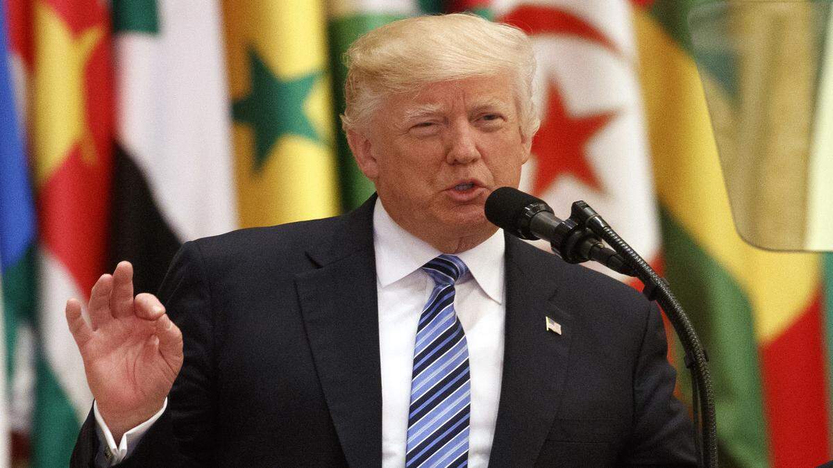 El presidente Donald Trump pronuncia un discurso en la Cumbre Árabe-Islámica de América, en el Centro de Conferencias Rey Abdulaziz, el domingo 21 de mayo de 2017, en Riyadh, Arabia Saudita.
