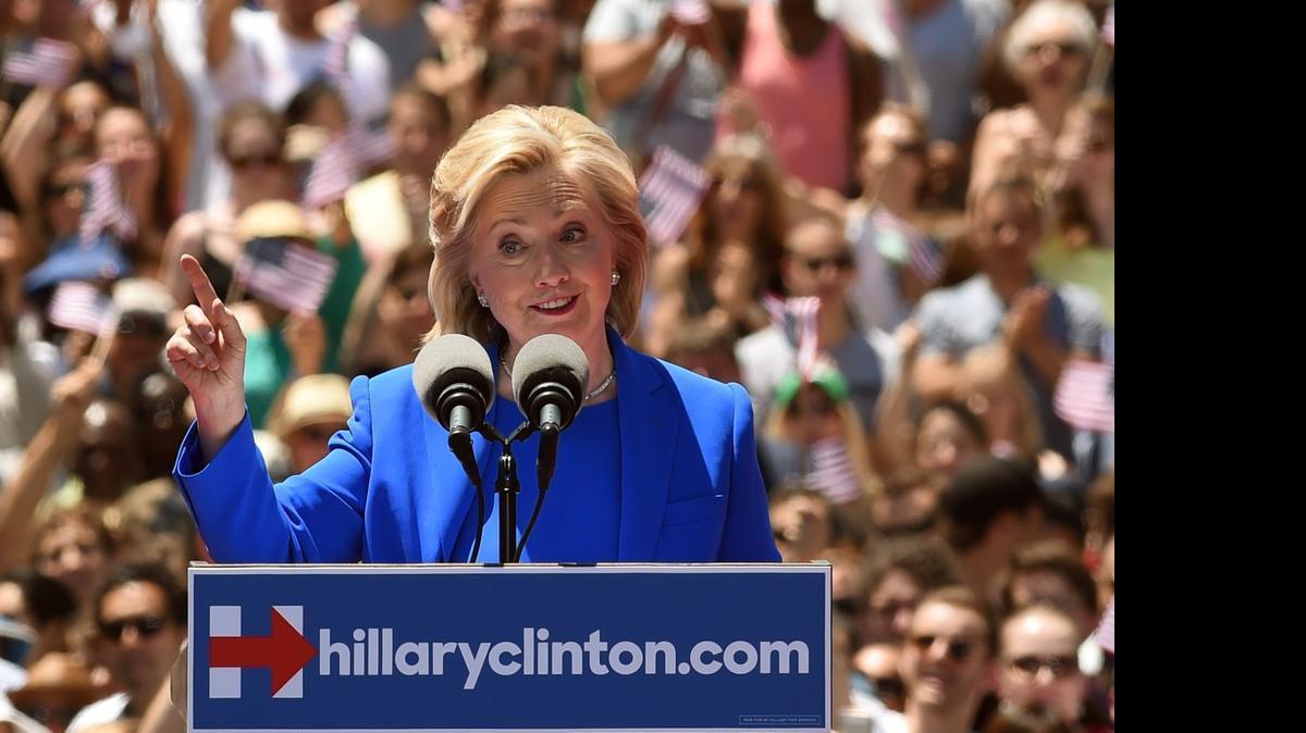 
Clinton encabeza cómodamente la carrera de las primarias demócratas, que comenzarán a principios de 2016. Ninguno de sus rivales es tan conocido como ella. 
