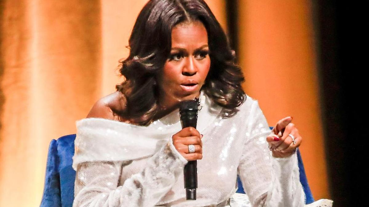 La ex primera dama de Estados Unidos Michelle Obama inicia su gira para presentar su libro ‘Becoming’, una conversación íntima.