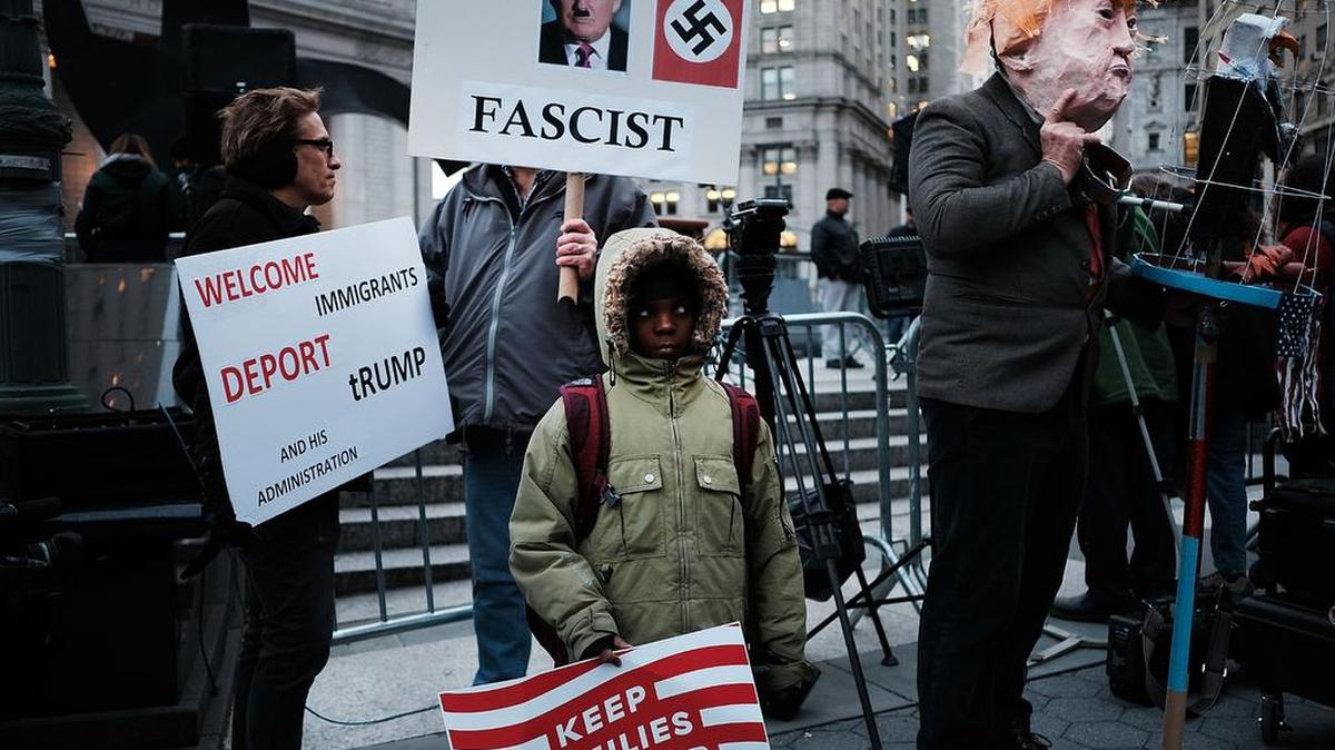 Protestas en Nueva York el 1o de febrero del 2017 contra la orden ejecutiva de inmigración emitida por el presidente Donald Trump.