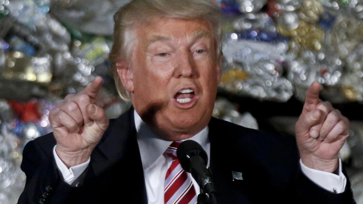 En un discurso en Monessen (Pennsylvania), Trump criticó duramente al ex presidente Bill Clinton, quien firmó el acuerdo alcanzado entre EEUU, México y Canadá.