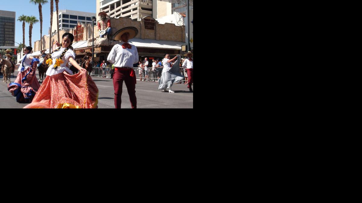 
La diversidad y riqueza de la cultura hispana fueron objeto de homenaje en el Desfile Latino que se celebró Las Vegas, Nevada. 
