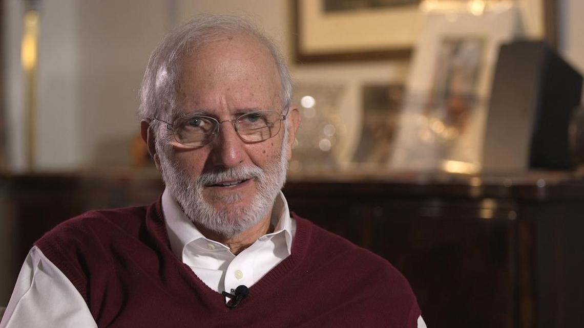 El estadounidense Alan Gross, quien estuvo preso en Cuba durante cinco años, durante una entrevista con Efe en la que dice que cree que los hermanos Fidel y Raúl Castro ya no tienen las riendas del poder en Cuba ni son relevantes para su futuro.