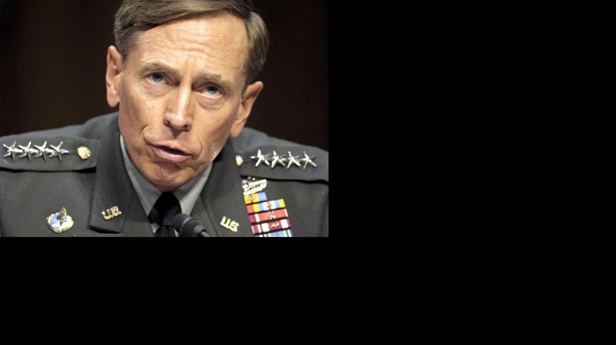 
El general Petraeus testifica en Capitol Hill, Washington, en junio del 2011.


