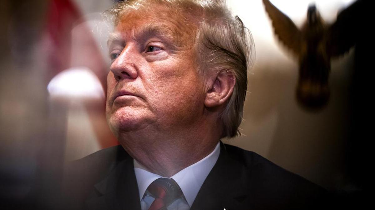 El presidente estadounidense, Donald Trump, ofrece declaraciones a los medios antes de una reunión con altos mandos militares el martes 23 de octubre de 2018, en la Casa Blanca, Washington, DC