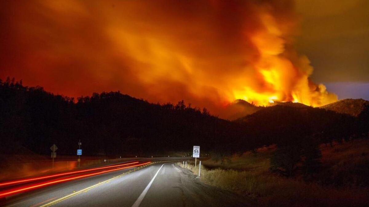
Los 21 focos de incendios produjeron la evacuación de al menos 12,000 habitantes y unas 5,200 viviendas en California.
