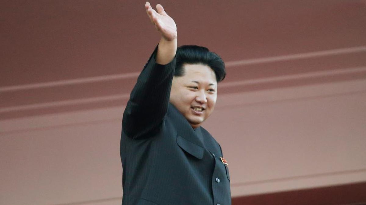 Kim Jong-un, que llegó al poder con la muerte de su padre Kim Jong-il a finales del 2011, no ha tenido muy complicado asentarse en el poder en este sistema aislado y de corte estalinista.