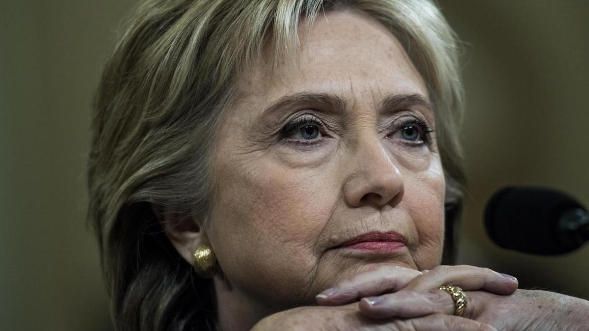 Desde sus primeros días como secretario de Estado, asesores de Hillary Clinton y altos funcionarios se centraron intensamente en acomodar el deseo de la secretaria de usar su cuenta de correo electrónico privada, documentos y entrevistas muestran.