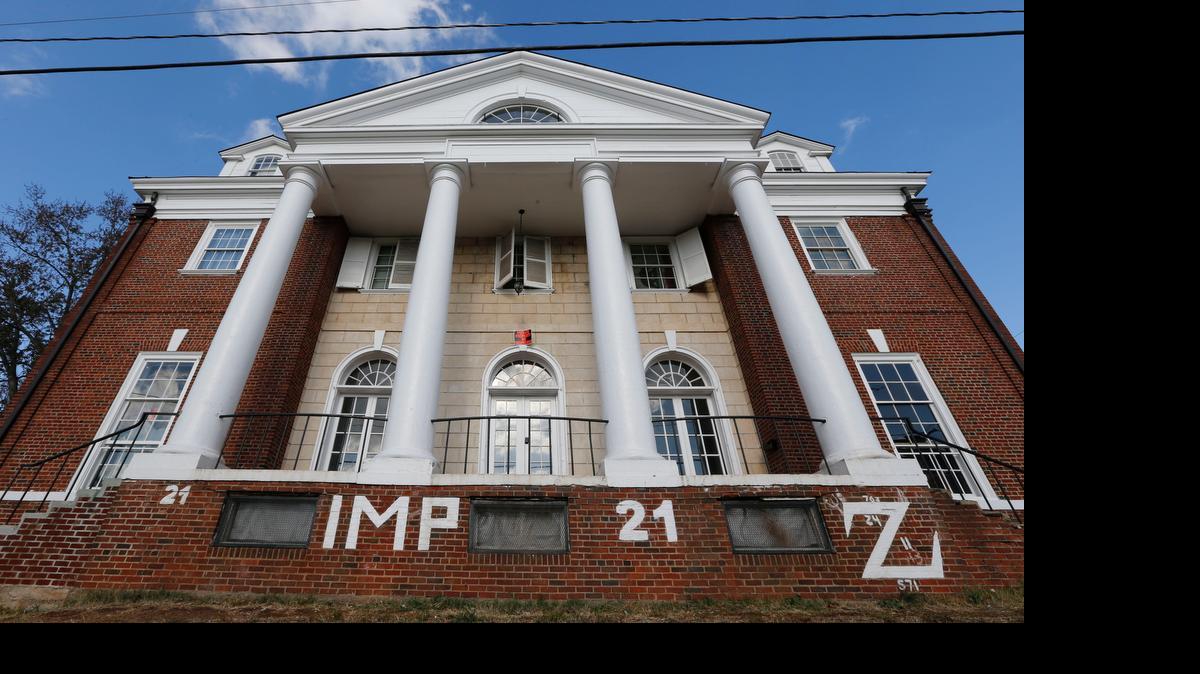 
Ex alumnos y miembros de la hermandad de la Universidad de Virginia demandaron a la revista Rolling Stone por haber publicado la historia de una violación colectiva que causó indignación antes de ser desmentida.
