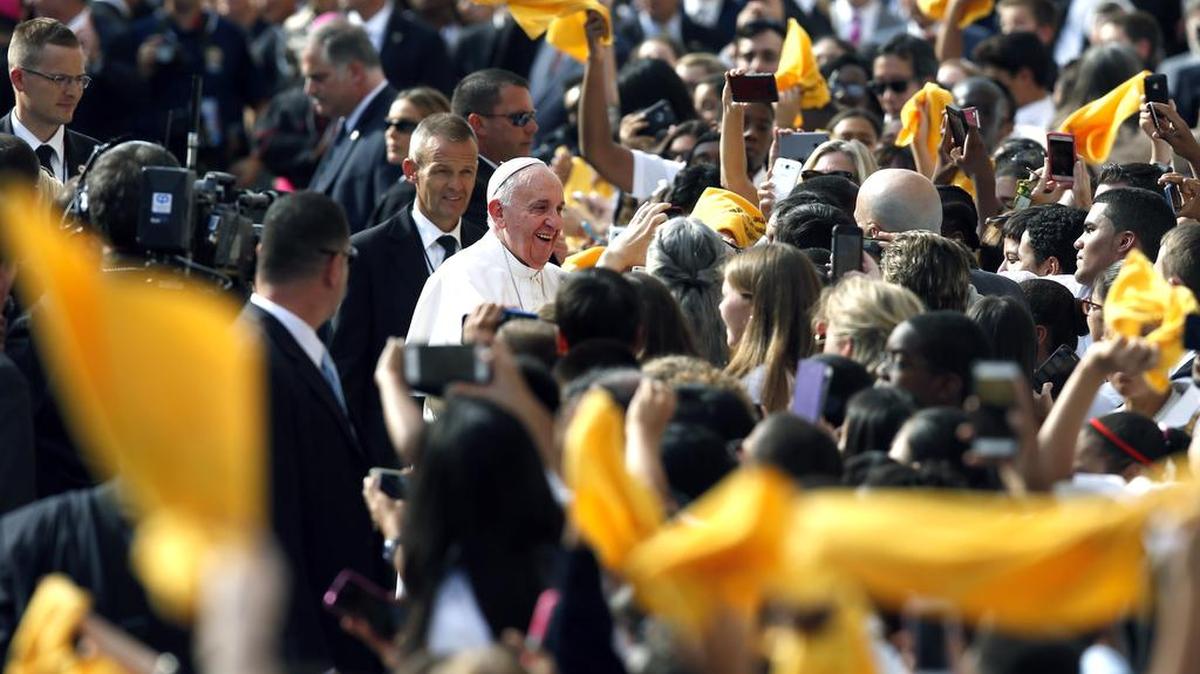 
El papa Francisco llega a la escuela Nuestra Señora Reina de los Ángeles, en Harlem, Nueva York.
