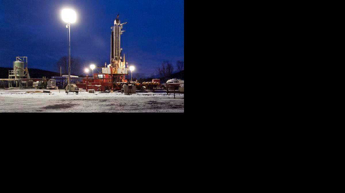 
Una torre de perforación y de inyección de gases y fluidos a presión en New Milford, Pennsylvania en esta imagen del 2013.
