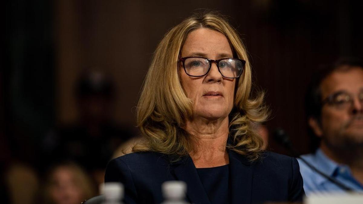 Christine Blasey Ford, una de las presuntas víctimas de abusos por parte del juez nominado al Tribunal Supremo Brett Kavanaugh,durante su comparecencia ante el comité judicial del Senado en el Capitolio, Washington DC, Estados Unidos, hoy, 27 de septiembre de 2018.