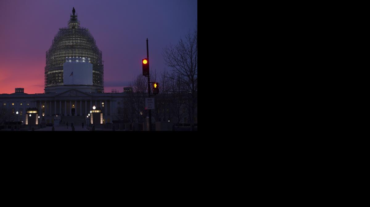
El Capitolio al atardecer, el jueves. La Cámara aprobó el proyecto de ley presupuestario para financiar al Gobierno federal hasta octubre de 2015.
