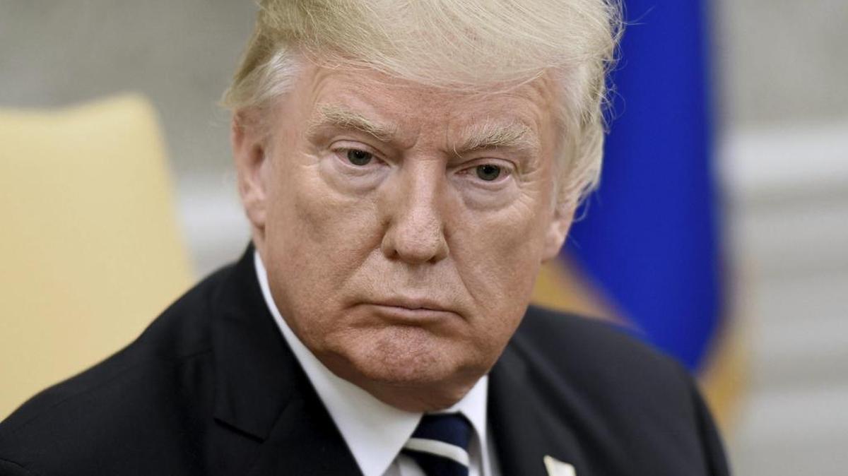 El presidente estadounidense, Donald Trump, se reúne con el primer ministro tailandés, Prayut Chan-o-cha, y su mujer (ambos no en la imagen), en el despacho Oval de la Casa Blanca, en Washington (Estados Unidos) el 2 de octubre de 2017.