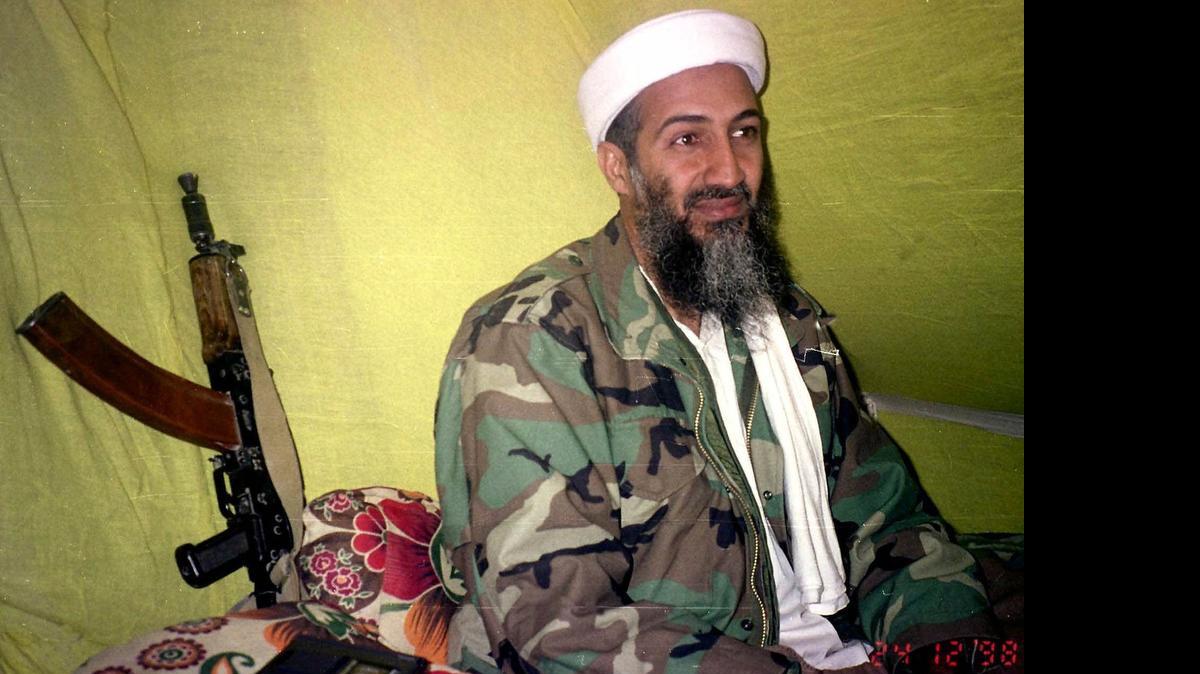 
Tras matar de un disparo a Bin Laden, los Navy Seal se hicieron con el cuerpo sin vida del terrorista para certificar su identidad con imágenes y pruebas de ADN y transmitir esa información al Gobierno. Foto de archivo
