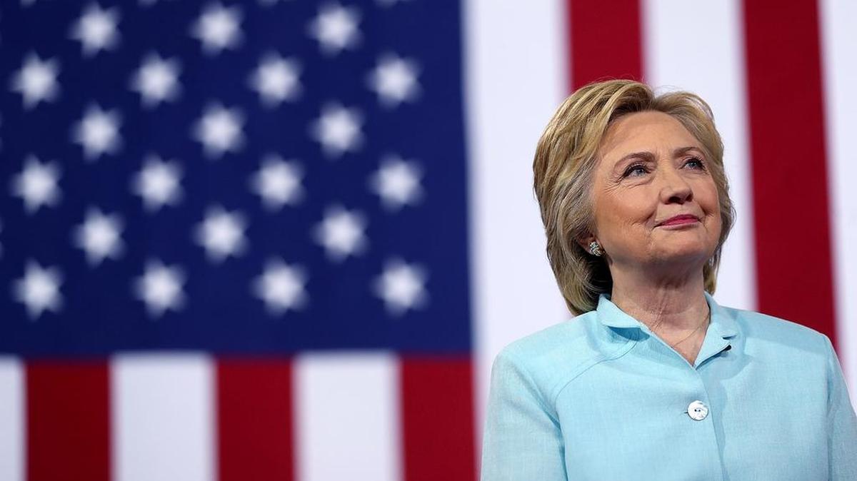 La candidata demócrata Hillary Clinton asiste a un acto de campaña el sábado en Miami, en donde fue acompañada por el senador Tim Kaine, su candidato a la vicepresidencia. 