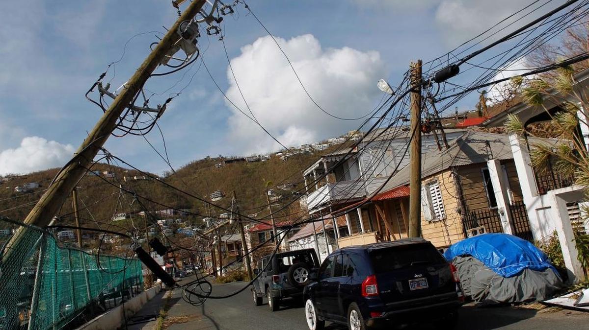 Las líneas eléctricas tras el huracán Irma en Charlotte Amalie, St. Thomas, Islas Vírgenes de los Estados Unidos.