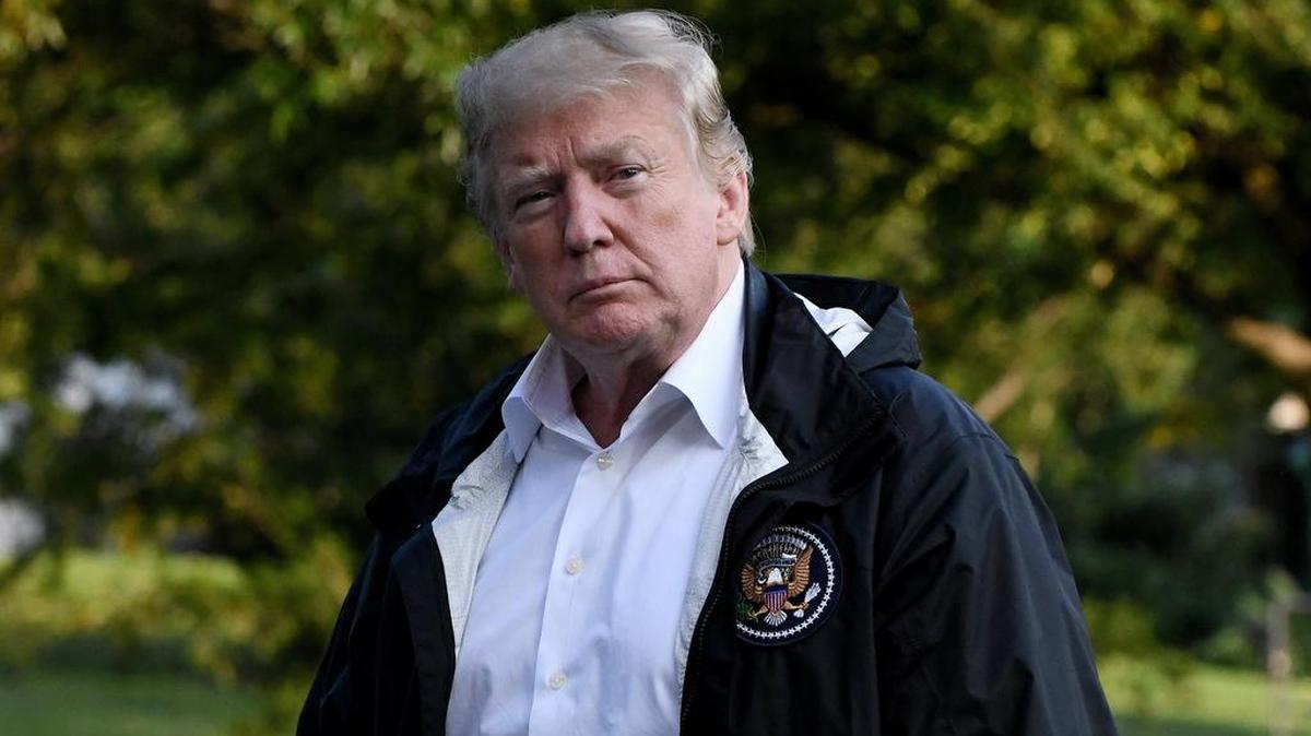 El presidente estadounidense, Donald J. Trump, camina en el jardín sur a su llegada el miércoles 19 de septiembre de 2018, a la Casa Blanca, en Washington, DC.
