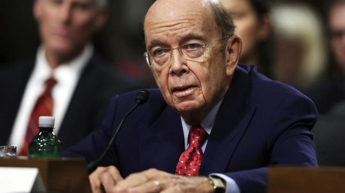 Foto de archivo del 18 de enero de 2017, el entonces candidato a Secretario de Comercio Wilbur Ross testifica en Capitol Hill en Washington, en su audiencia de confirmación ante el Comité de Comercio del Senado.
