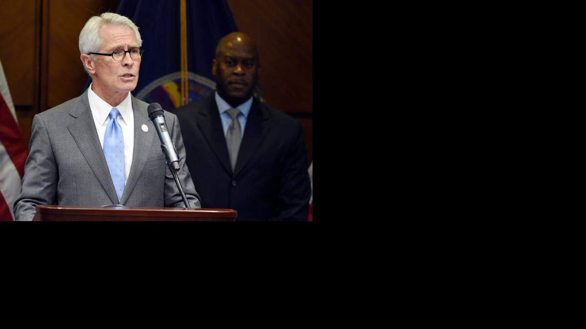 <cutline_leadin>El fiscal</cutline_leadin> federal Barry Grissom durante una rueda de prensa, el viernes, en la Corte Federal en Kansas City.
