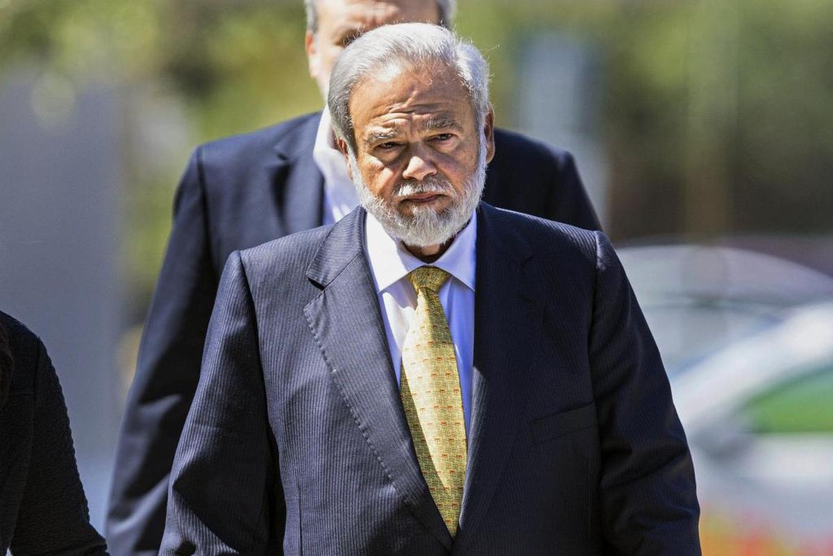 El oftalmólogo Salomón Melgen llega a una corte federal el 28 de abril de 2017 en West Palm Beach, Florida. Melgen fue declarado culpable de cometer fraude al Medicare.
