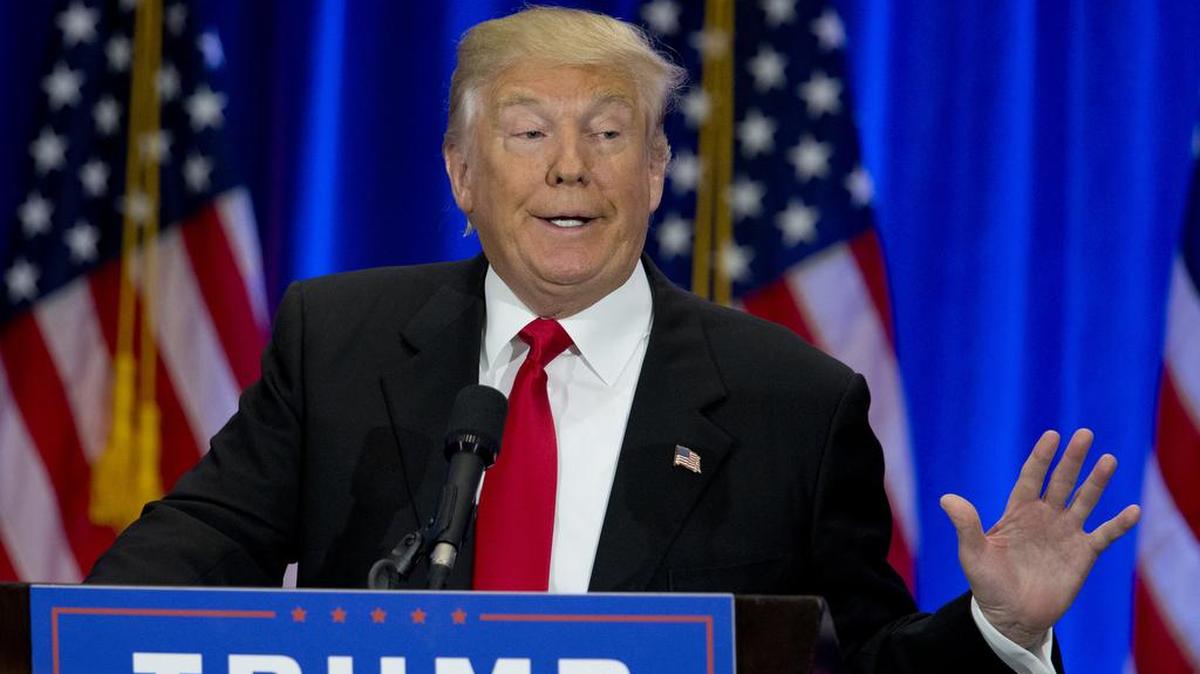 El candidato presidential republicano Donald Trump habla en New York.