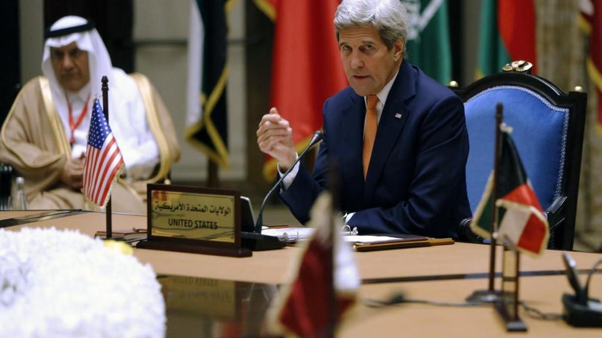La visita de Kerry se produce dos semanas antes de que el presidente estadounidense, Barack Obama, viaje a Riad para asistir a la cumbre del Consejo de Cooperación de las seis naciones del Golfo.