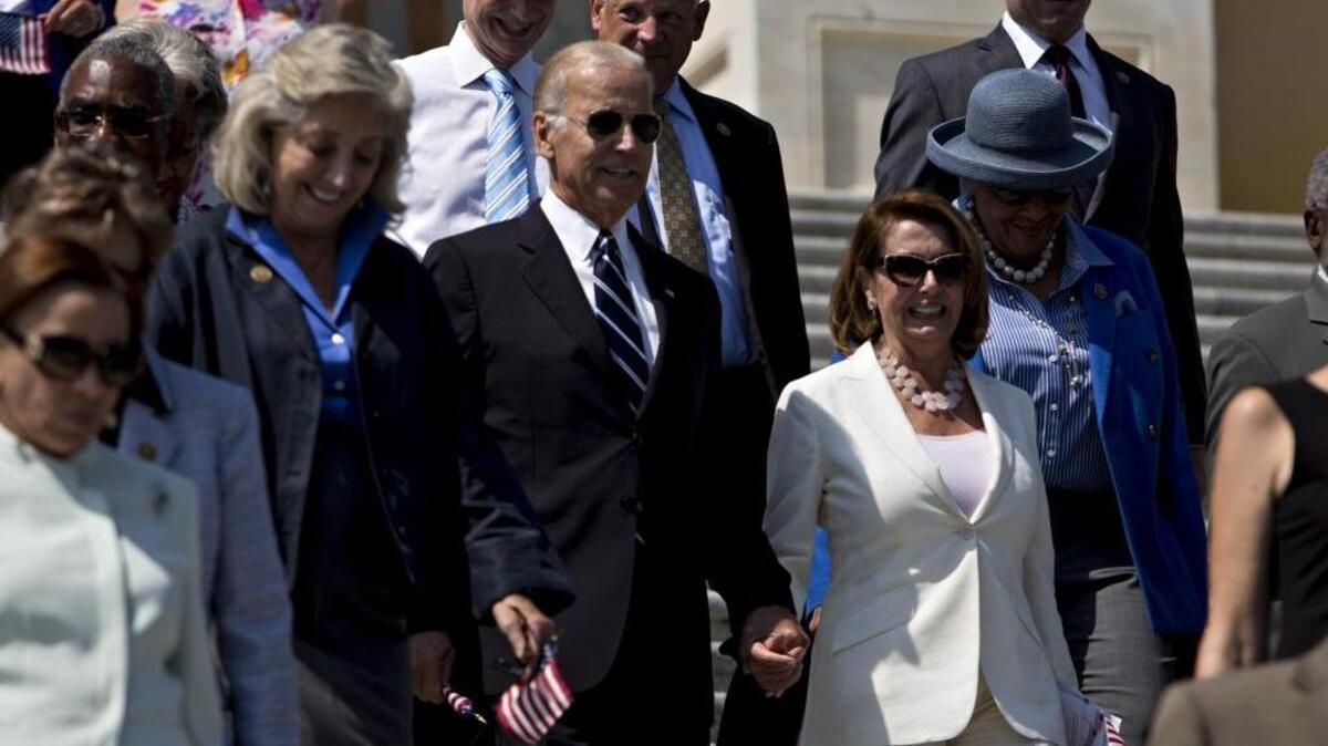 El vicepresidente Joe Biden (centro) insistió en que el Congreso debe aprobar los fondos para atender la crisis del virus del Zika en el país.
