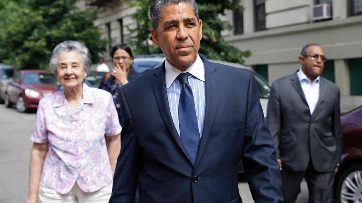 El senador Adriano Espaillat dice que su vida y éxitos son la mejor respuesta a la retórica de Trump.