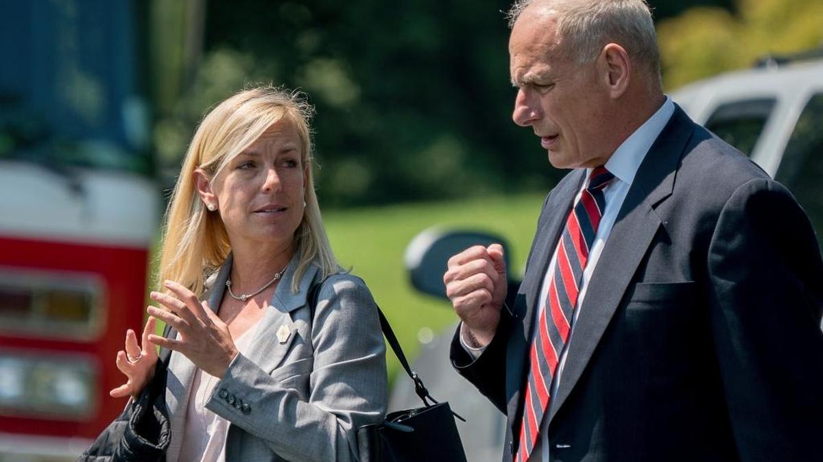 Kirstjen Nielsen, asesora de la Casa Blanca, será designada por el presidente Trump como secretaria de Seguridad Nacional. Aquí, el 22 de agosto, con el jefe de gabinete de la Casa Blanca John Kelly en la Casa Blanca.