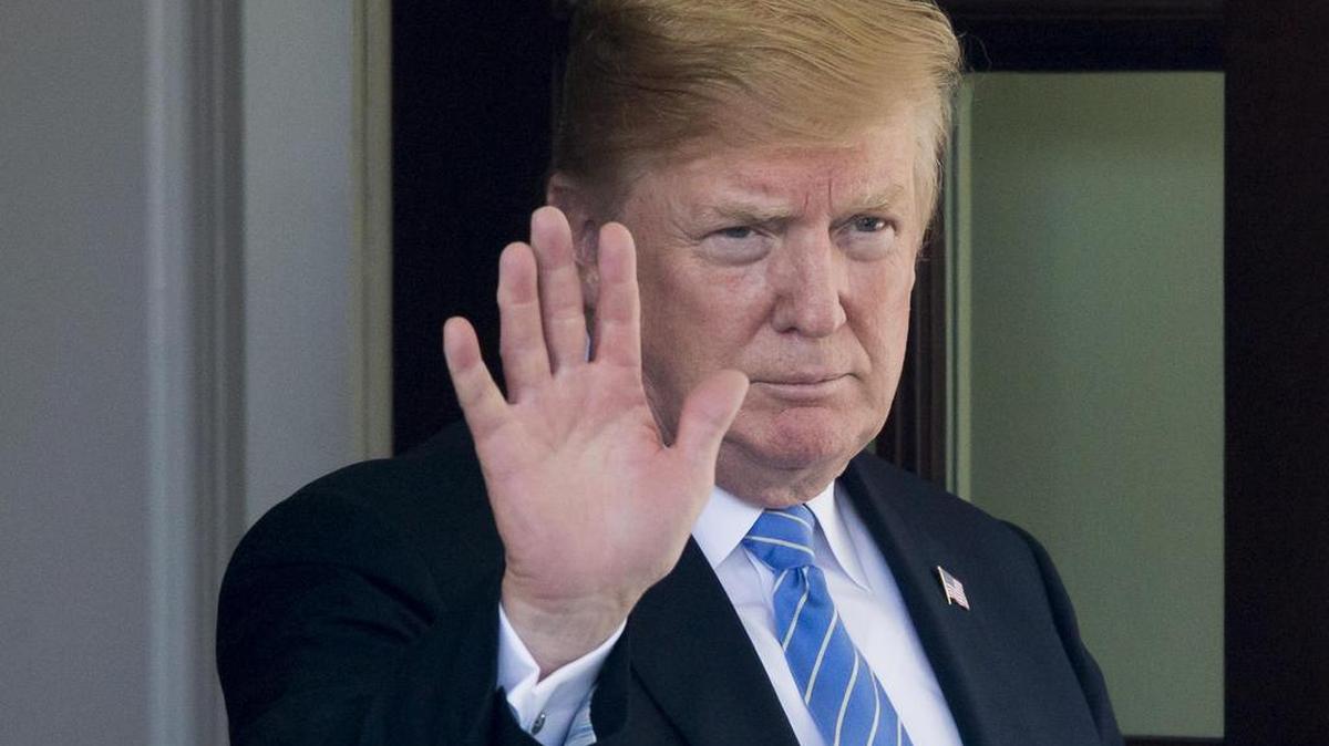 El presidente de Estados Unidos, Donald J. Trump, saluda tras reunirse con el primer ministro holandés, Mark Rutte (fuera de cuadro), el lunes 2 de julio de 2018, en la Casa Blanca en Washington, DC.