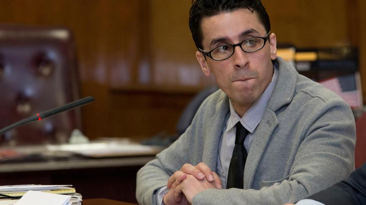 Al declarar, Morales dijo que había bebido mucho antes del incidente. Reconoció que había discutido con Carson y Robinson, pero negó haber usado términos ofensivos.