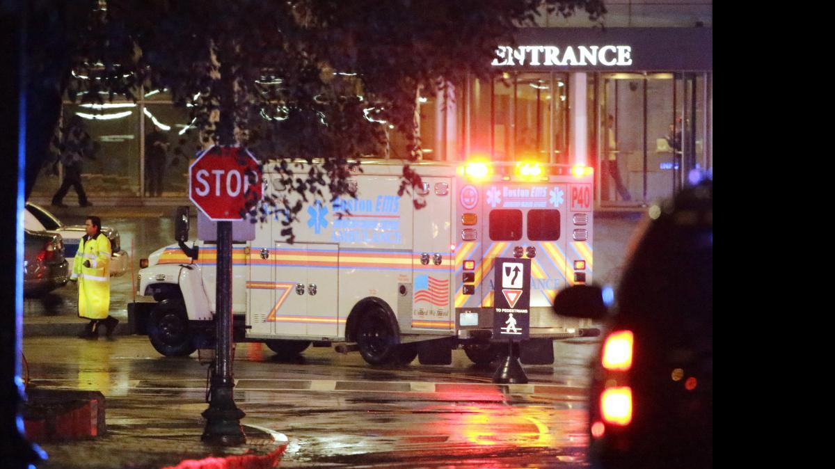 
Imagen de la ambulancia que trasladó a John Kerry al Hospital General de Massachusetts donde fue operado.
