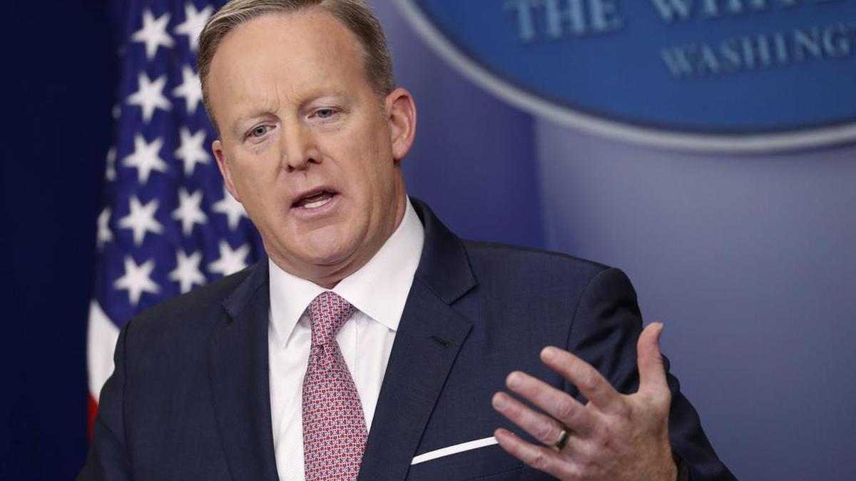 El nuevo portavoz de la Casa Blanca, Sean Spicer, durante su primera rueda de prensa en el cargo, este lunes en Washington DC.