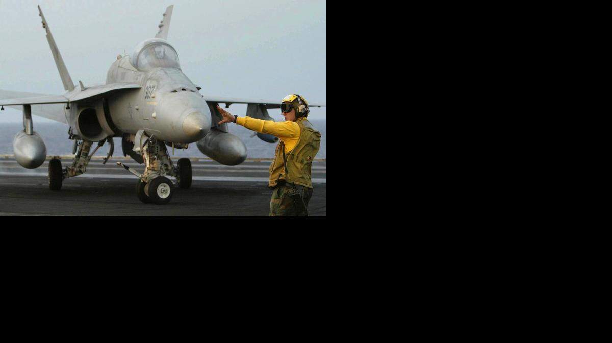<cutline_leadin>Los aparatos</cutline_leadin> Hornet F/A-18C pertenecían al escuadrón Air Wing 17, que tiene su base en la Estación Naval Aérea de Leemore, en California.