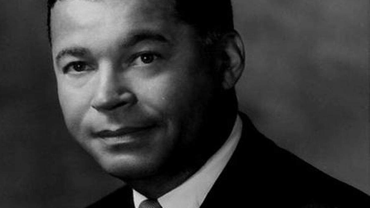 
Edward William Brooke III (Octubre 26, 1919 – Enero 3, 2015)

