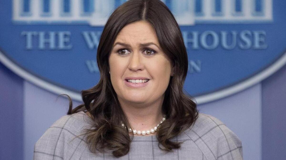 La secretaria de prensa de la Casa Blanca, Sarah Huckabee Sanders, habla durante una rueda de prensa el miércoles 3 de enero de 2018, donde respondió preguntas relacionadas con la declaración escrita del presidente estadounidense, Donald J. Trump, diciendo que el ex estratega de la Casa Blanca Steve Bannon 'perdió la cabeza', en la sala de prensa James Brady de la Casa Blanca, en Washington, DC.