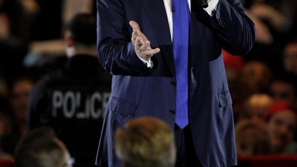 El precandidato presidencial Donald Trump se defendió de las críticas de la prensa y sus adversarios.