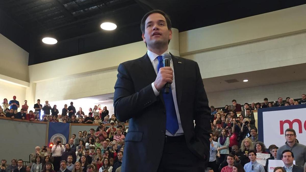 El precandidato republicano a la Casa Blanca Marco Rubio habla el domingo en Purcellville, Virginia.