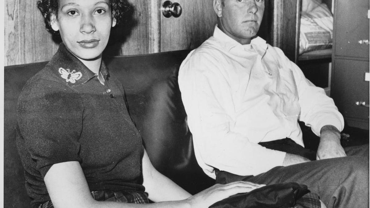 Foto de archivo del 26 de enero de 1965 muestra a Mildred Loving y a su esposo Richard P Loving.