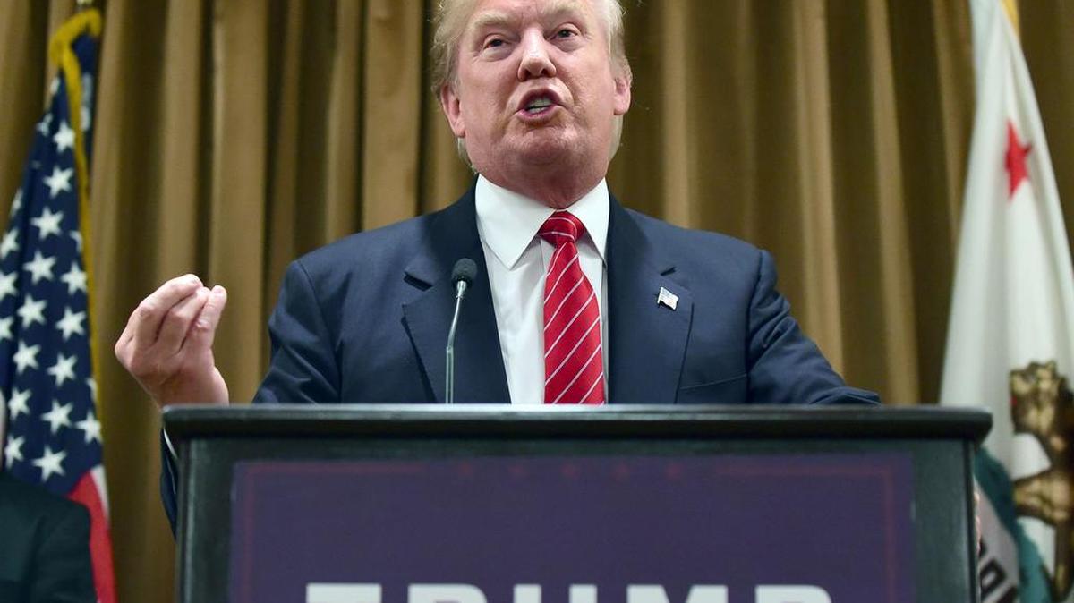 
Los controvertidos comentarios de Donald Trump han costado varios contratos al magnate, entre ellos con las cadenas de televisión Univisión, ESPN y NBC, la cadena de grandes almacenes Macy's y el organizador de las carreras de coches de Nascar.
