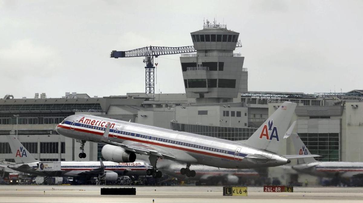 Foto de archivo. Un avión de American Airlines en el Aeropuerto Internacional de Miami (MIA) el 22 de abril del 2013.